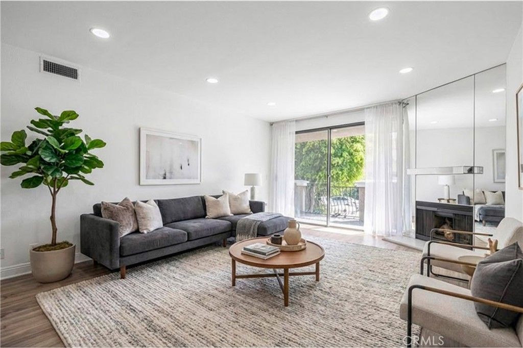 Photo of 1630 S Bentley Avenue #103, Los Angeles, CA 90025 (MLS # SR25235433)