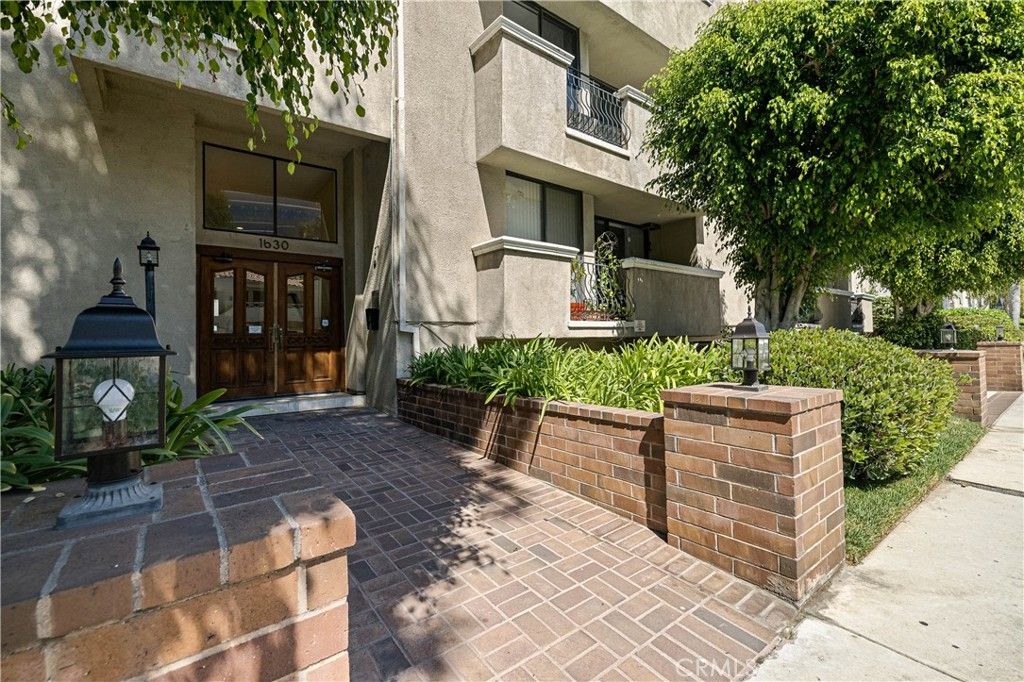 Photo of 1630 S Bentley Avenue #103, Los Angeles, CA 90025 (MLS # SR25235433)