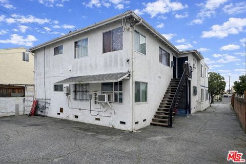 Photo of 2629 S Garth Avenue, Los Angeles, CA 90034 (MLS # 25622531)