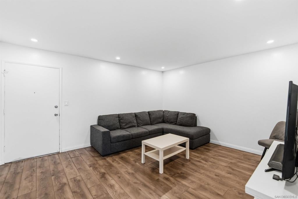 279 moss st 322