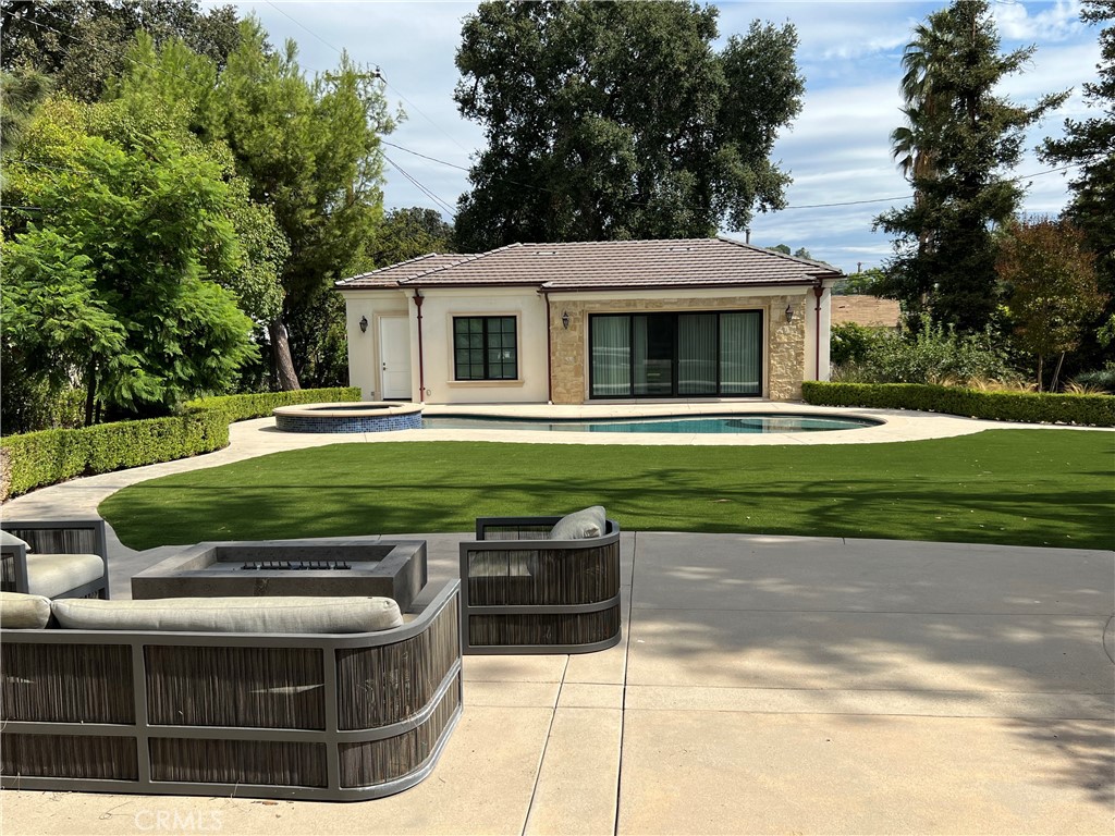 65 Woodland Lane