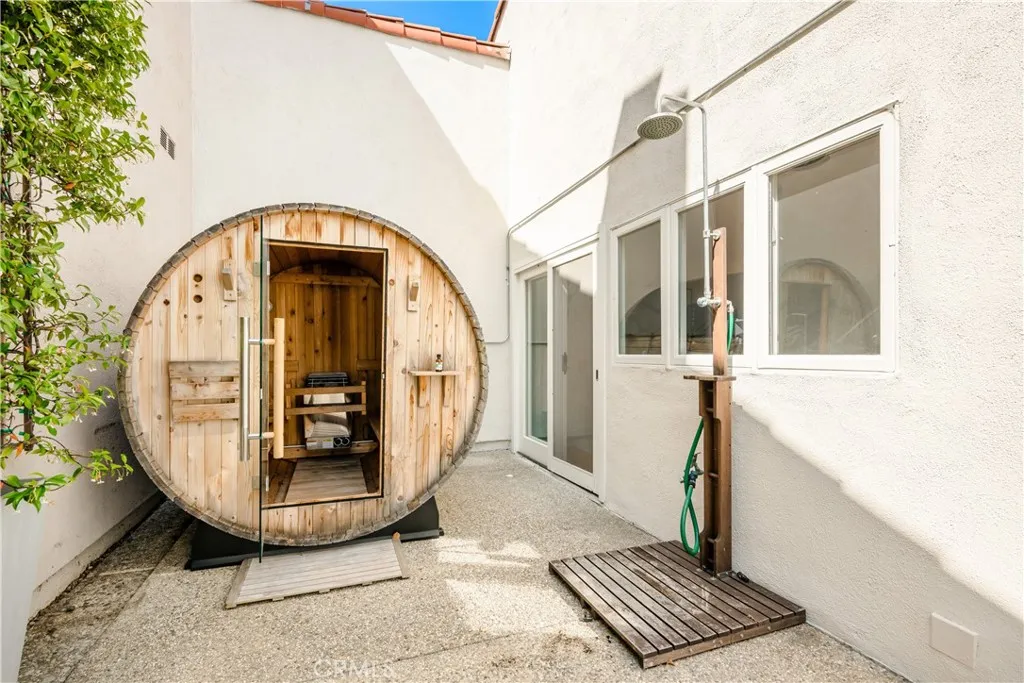 Newport Beach, California 92660, United States, 4 Bedrooms Bedrooms, ,3 BathroomsBathrooms,Residential,Active,159704