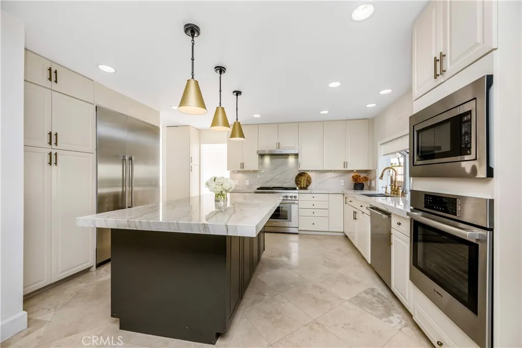 Newport Beach, California 92660, United States, 4 Bedrooms Bedrooms, ,3 BathroomsBathrooms,Residential,Active,159704