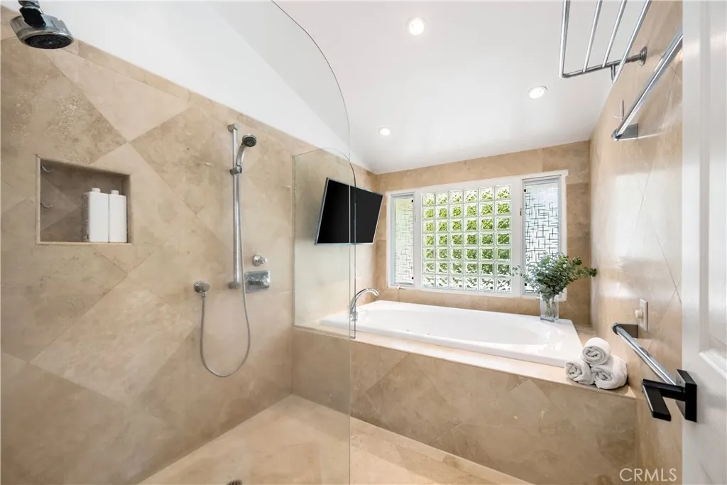 Newport Beach, California 92660, United States, 4 Bedrooms Bedrooms, ,3 BathroomsBathrooms,Residential,Active,159704