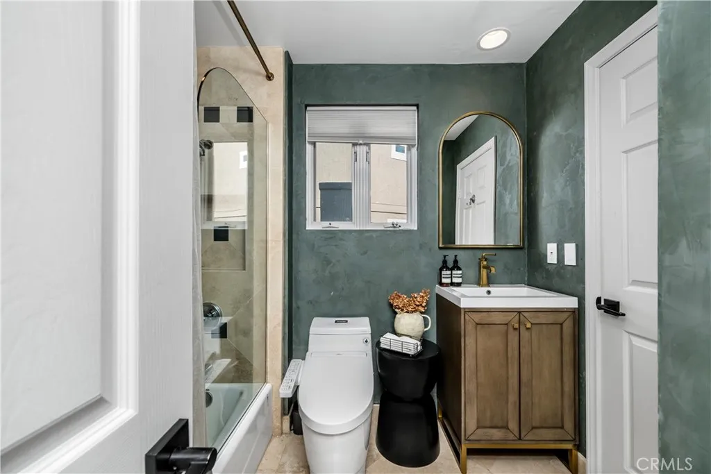 Newport Beach, California 92660, United States, 4 Bedrooms Bedrooms, ,3 BathroomsBathrooms,Residential,Active,159704