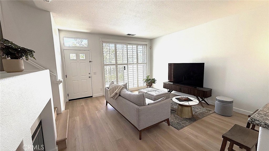 8382 E Truckee