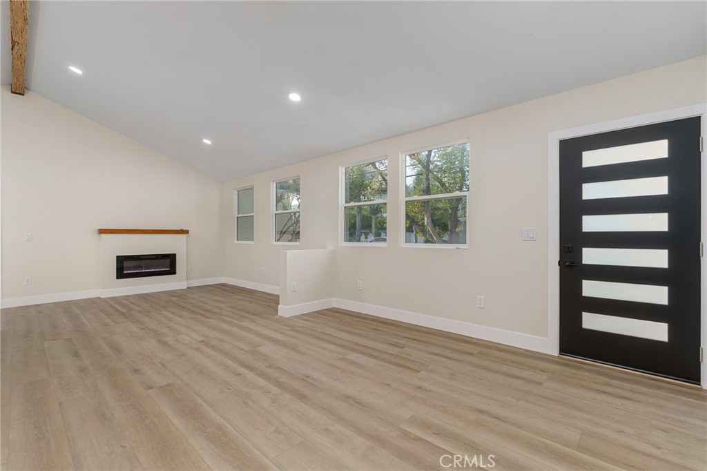 700 W 10th Street