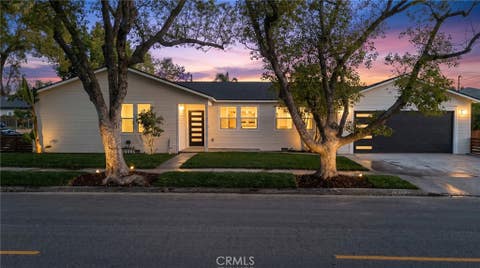 Photo of 700 W 10th Street, Azusa, CA 91702 (MLS # OC26067469)