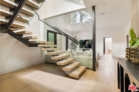 Tiny photo for 822 Superba Avenue, Venice, CA 90291 (MLS # 25606513)