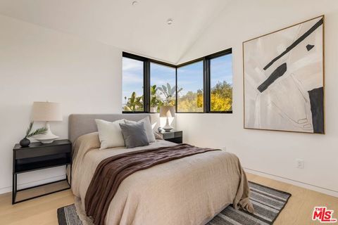 Tiny photo for 822 Superba Avenue, Venice, CA 90291 (MLS # 25606513)