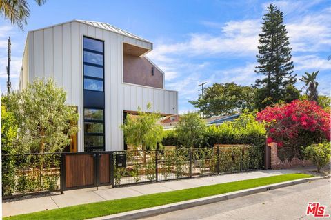 Tiny photo for 822 Superba Avenue, Venice, CA 90291 (MLS # 25606513)