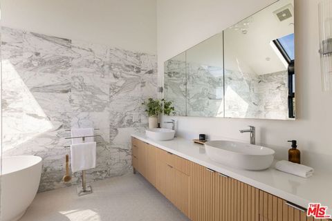 Tiny photo for 822 Superba Avenue, Venice, CA 90291 (MLS # 25606513)