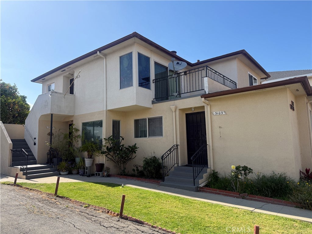 3103 S Pacific