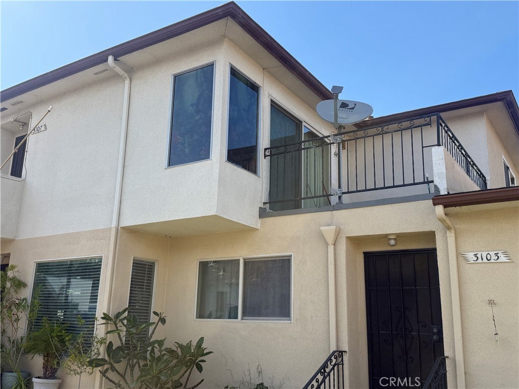 3103 S Pacific