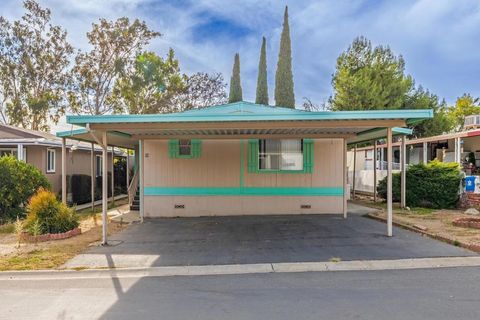 Photo of 11949 Riverside Dr Dr #38, Lakeside, CA 92040 (MLS # 250045087SD)