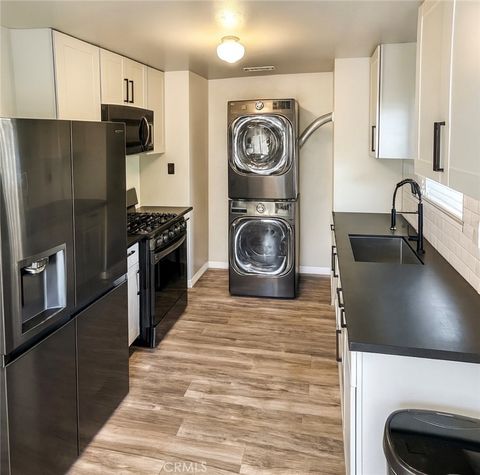 1872 Lemon Avenue Long Beach CA 90806