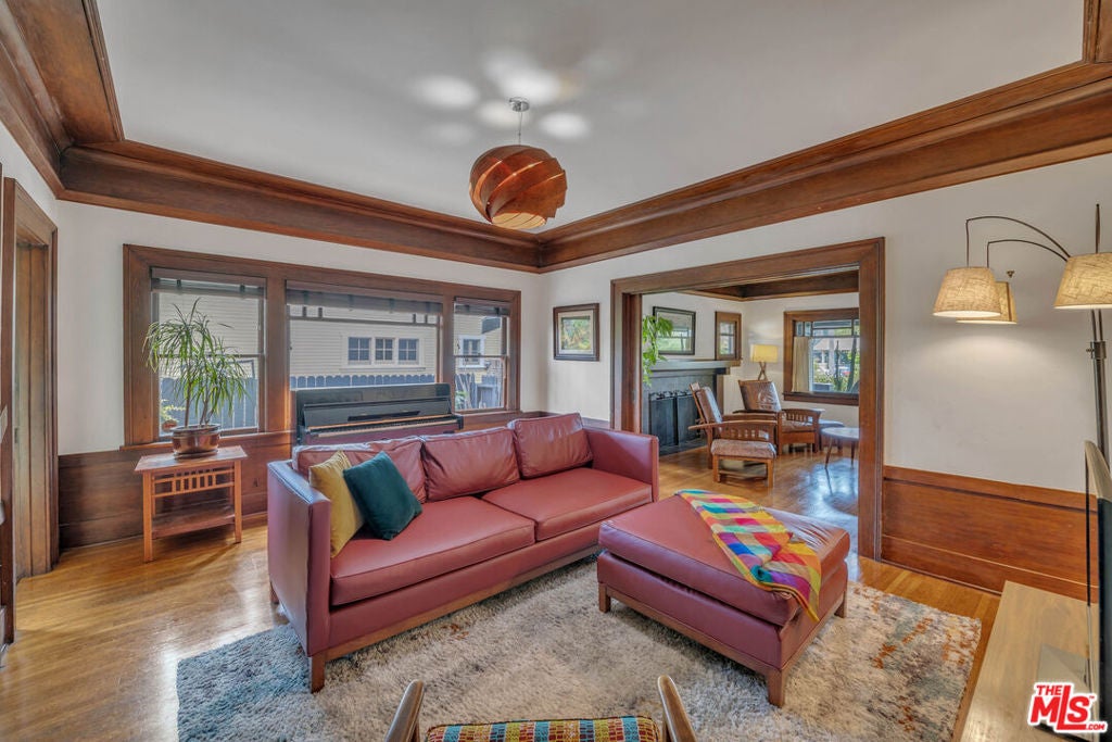 1812 S Bronson Avenue, Los Angeles CA 90019