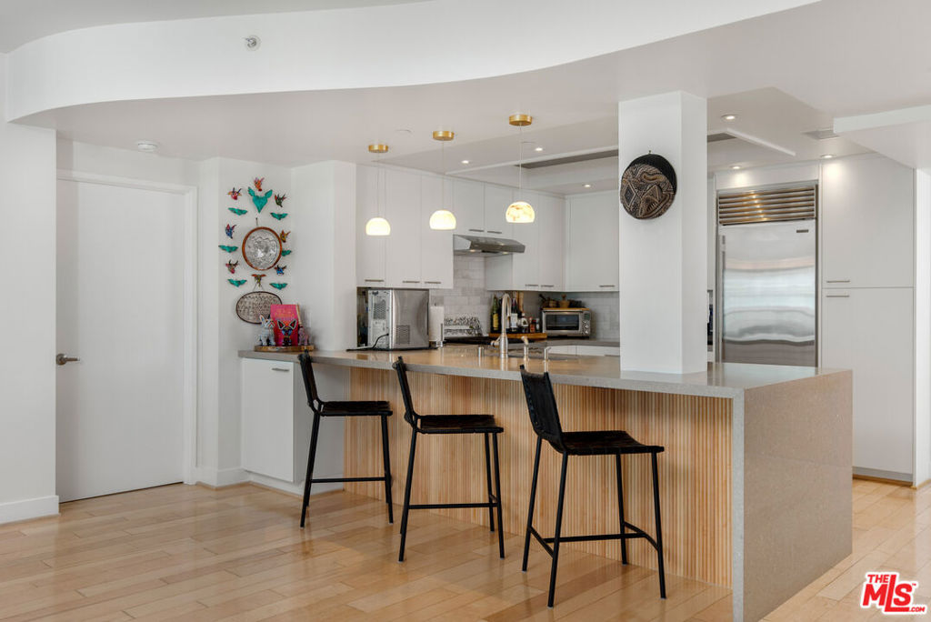 13600 MARINA POINTE Drive 812