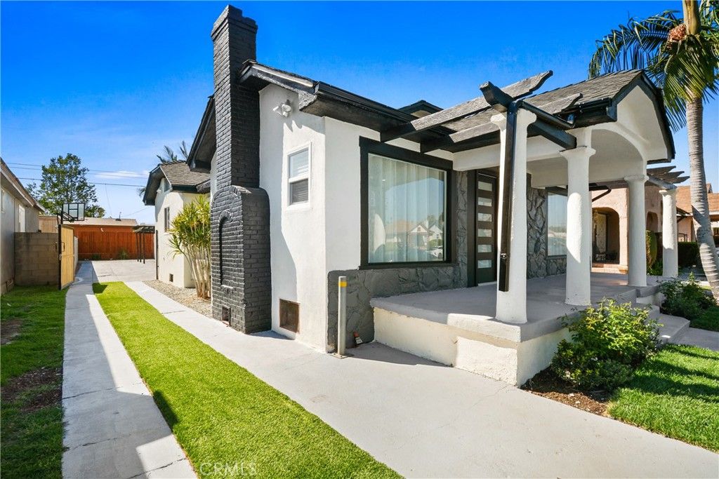 Photo of 5319 6th Ave, Los Angeles, CA 90043 (MLS # DW26077074)