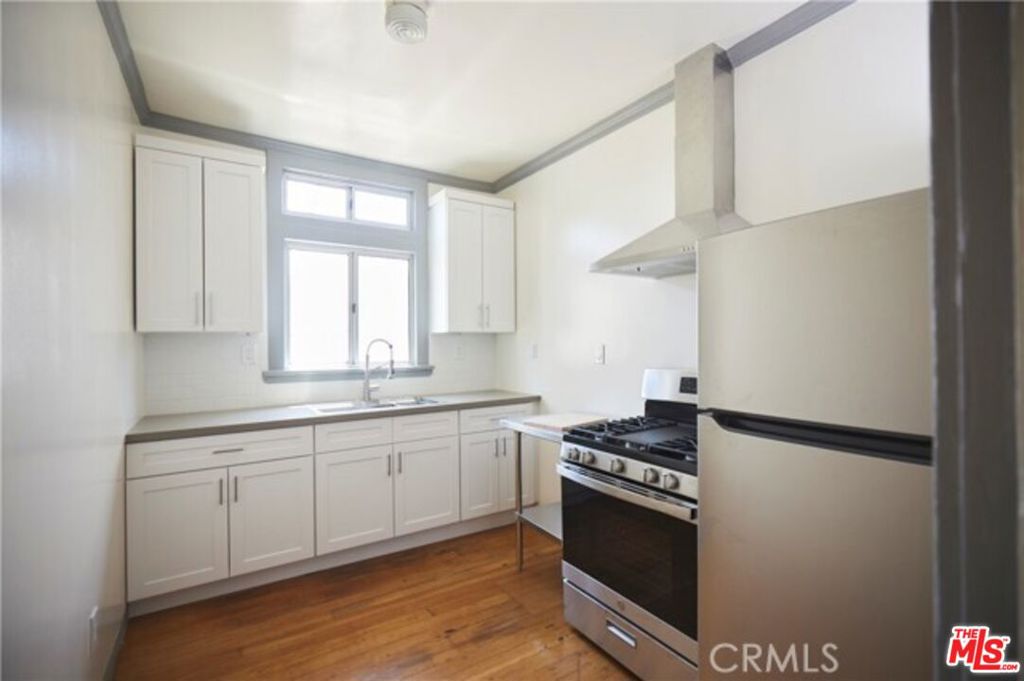 1275 N Wilton Place C