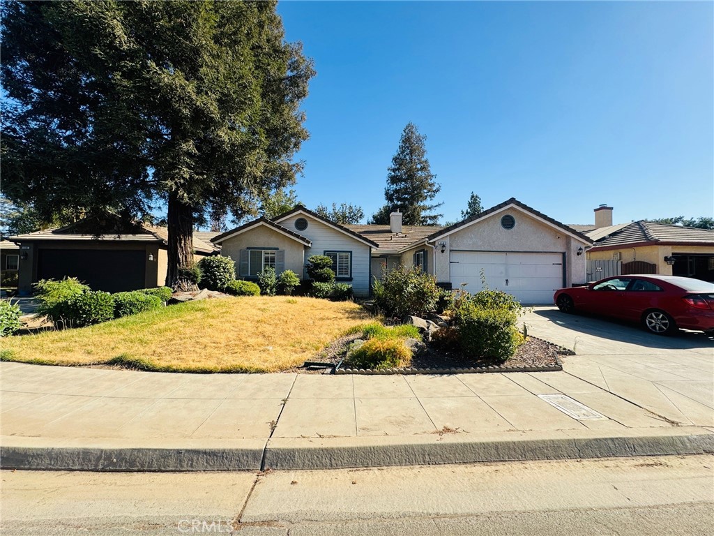 Welcome to Fresno, CA! This charming home offers soaring high ceilings, a spacious layout with 3 bedrooms and 2 bathrooms, an indoor laundry room, and the primary suite with a walk-in closet. Conveniently located near freeways and shopping centers, this property is filled with potential and ready for its next owner. Don't miss out on this incredible opportunity contact your favorite realtor today!