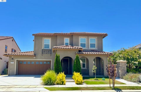 Photo of 304 E Anjelina Ave AVE, Mountain House, CA 95391 (MLS # 41144984)