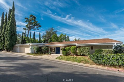 Photo of 11400 Dona Lola Drive, Studio City, CA 91604 (MLS # SR26031332)