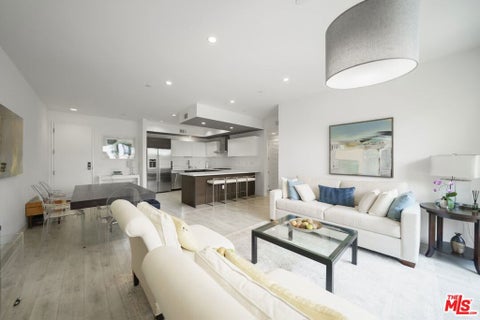 Photo of 118 S Kenwood Street #105, Glendale, CA 91205 (MLS # 26876025)