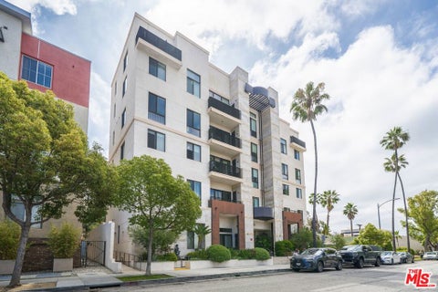 Photo of 118 S Kenwood Street #105, Glendale, CA 91205 (MLS # 26876025)