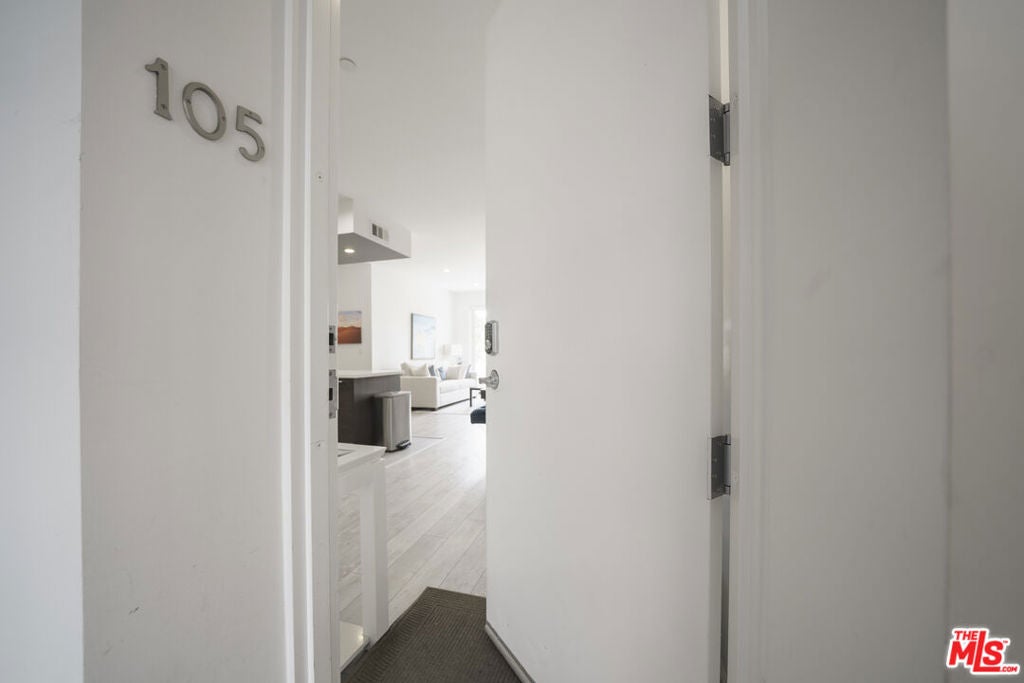 118 S Kenwood Street 105