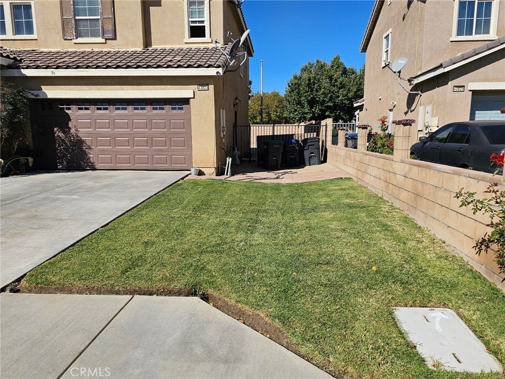 Main image without alt text