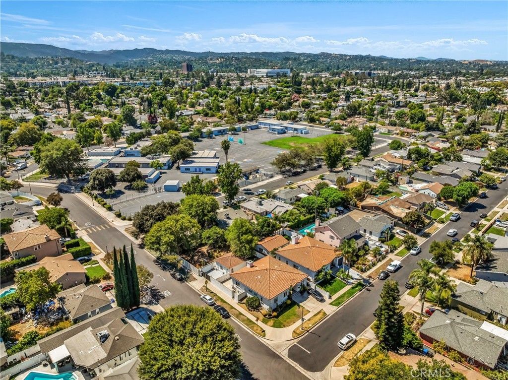 Photo of 17908 Califa Street, Encino, CA 91316 (MLS # OC25198772)