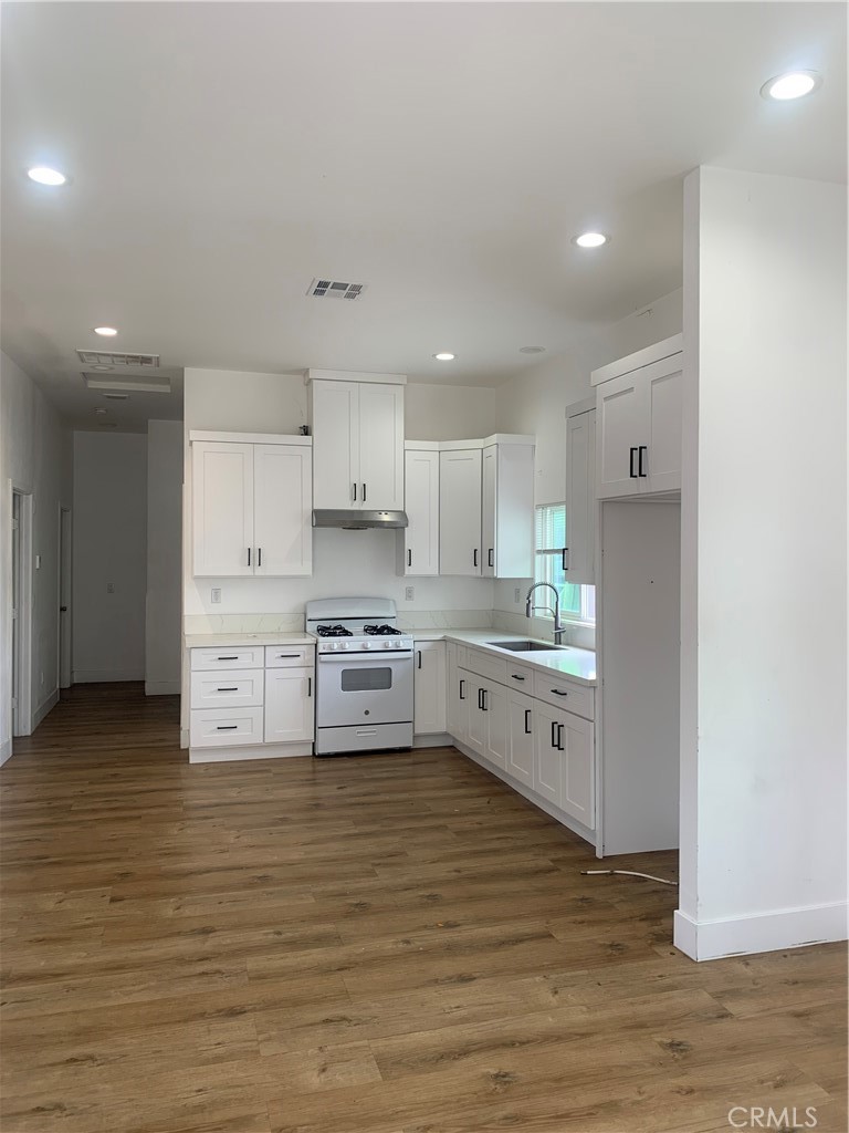 1330 W 10th Street 2
