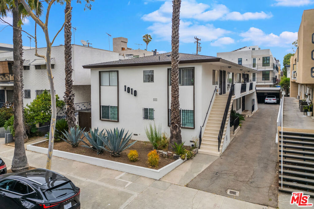 1010 N Orange Grove Ave is a rare 8-unit offering in the heart of West Hollywood, one of LA's most in-demand rental markets. With below-market rents and a solid mix of (7) 1-bed/1-bath units and (1) 2-bed/1.5-bath unit, the property offers great upside potential. It appeals to an economically stable renter base working in nearby areas like Hollywood and Beverly Hills. The building has seen recent updates, including interior renovations and exterior improvements, cutting down on maintenance and boosting curb appeal. Just steps from the Sunset Strip and Melrose Ave, tenants enjoy walkable access to some of LA's best dining, shopping, and nightlife making this a strong long-term investment opportunity.