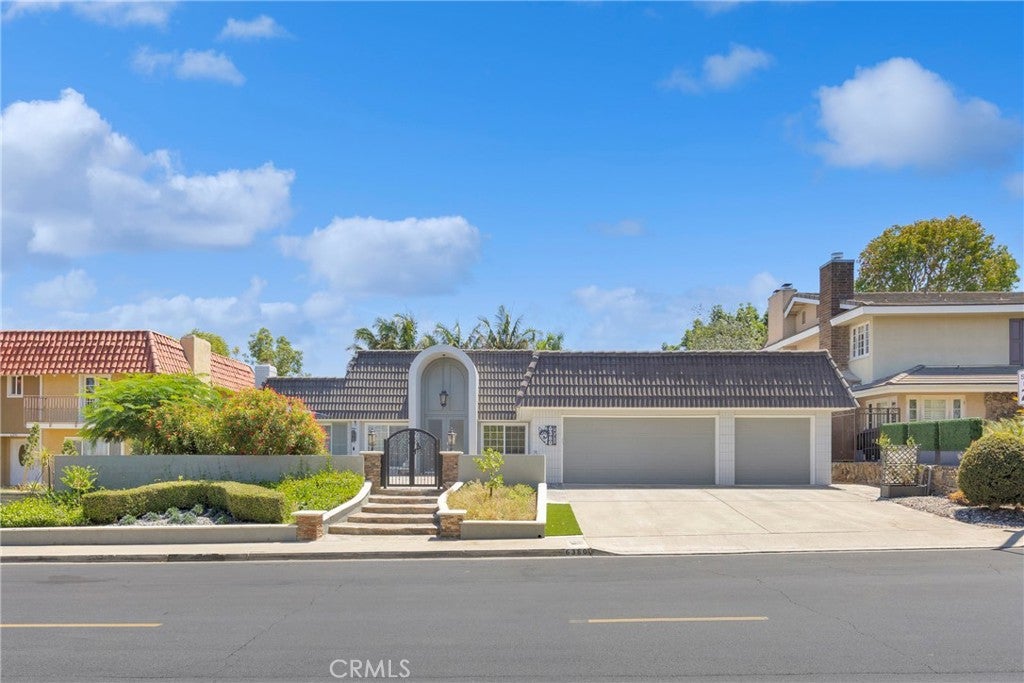 6380 E Bixby Hill
