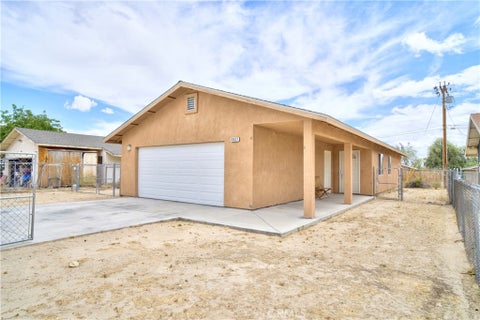 Photo of 6627 Smoketree Ave, 29 Palms, CA 92277 (MLS # JT26096905)