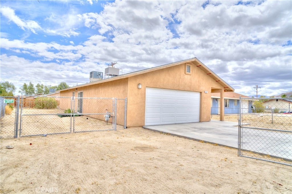 6627 Smoketree