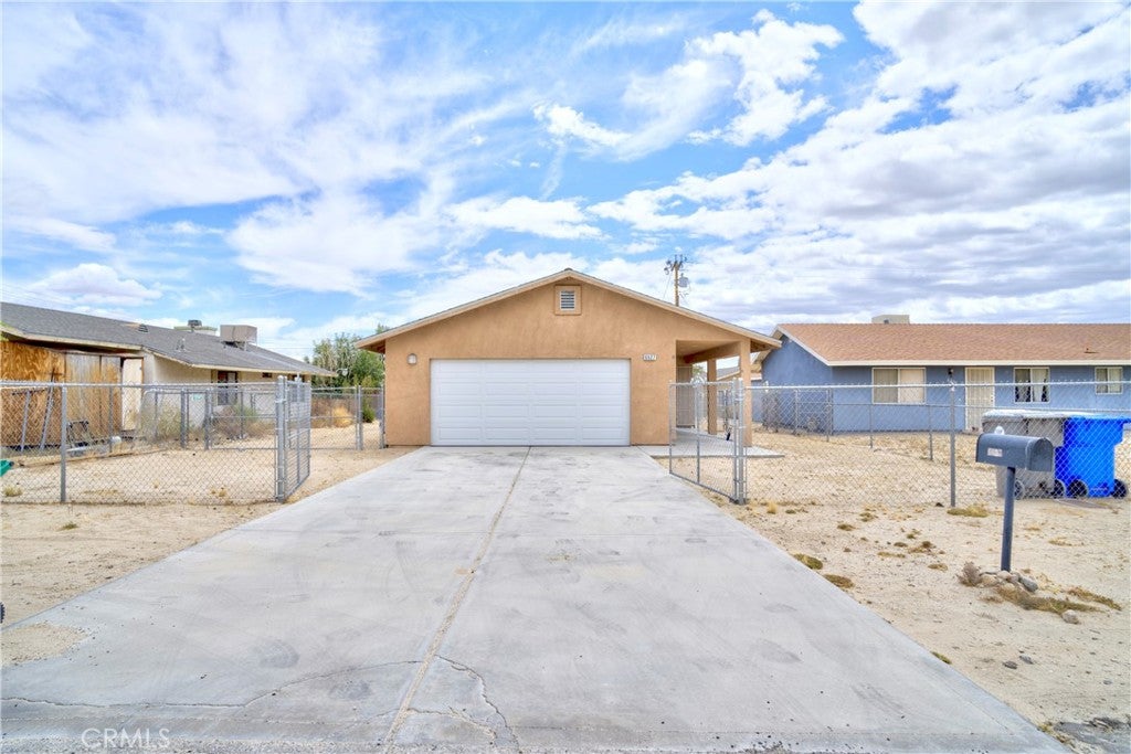 6627 Smoketree