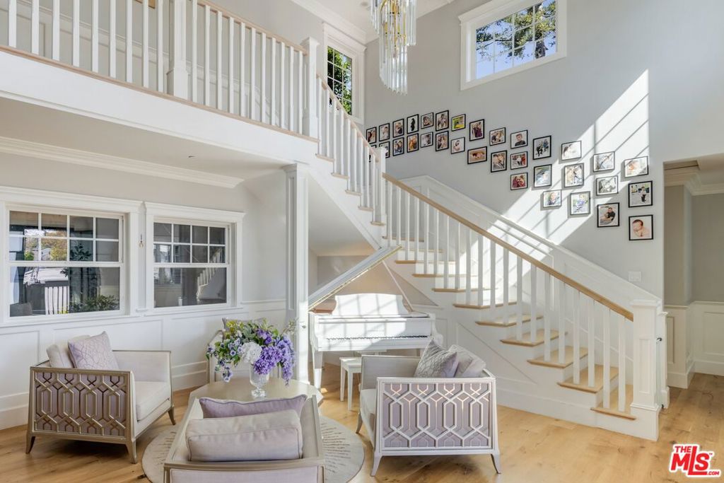 5523 Longridge Avenue