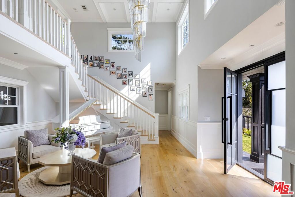 5523 Longridge Avenue