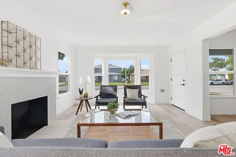 9402 S Van Ness Avenue, Los Angeles, CA 90047 - MLS#: 25621545