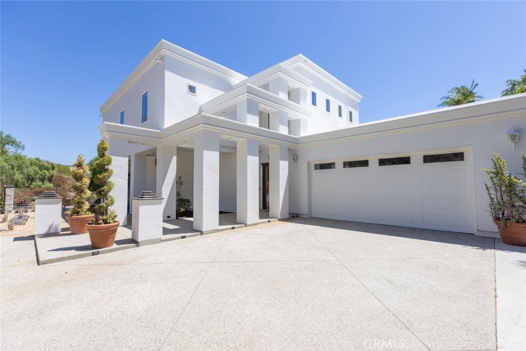 Photo of 9731 Rangeview DR, North Tustin, CA 92705 (MLS # PW26180509)