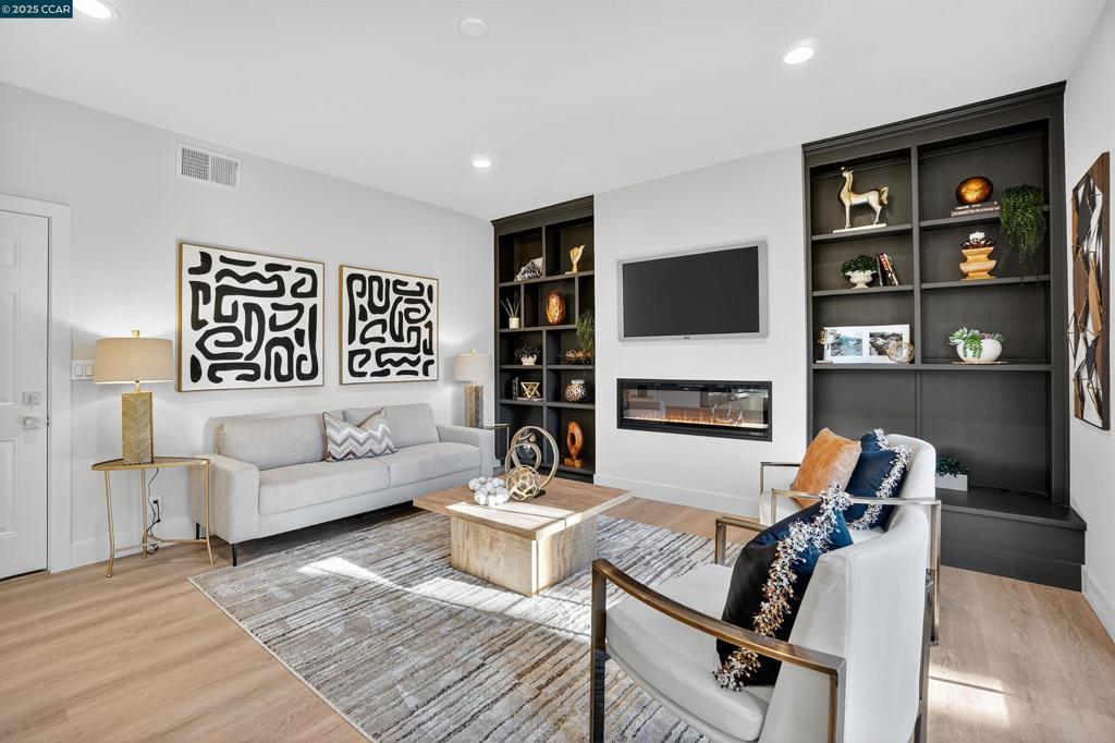 CARRIAGE SQUARE - Residential
