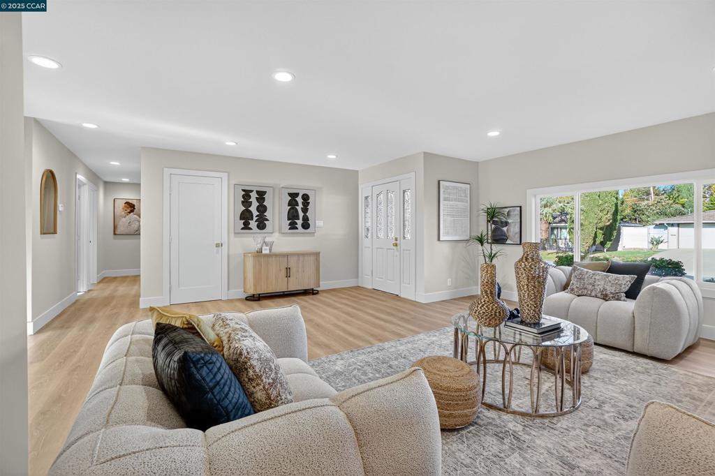 CARRIAGE SQUARE - Residential