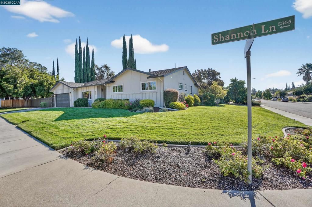 Photo of 2365 Shannon Ln Ln, Walnut Creek, CA 94598 (MLS # 41115185)