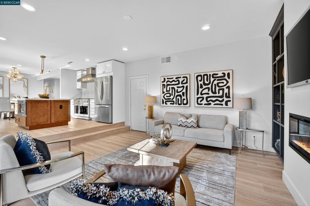 CARRIAGE SQUARE - Residential