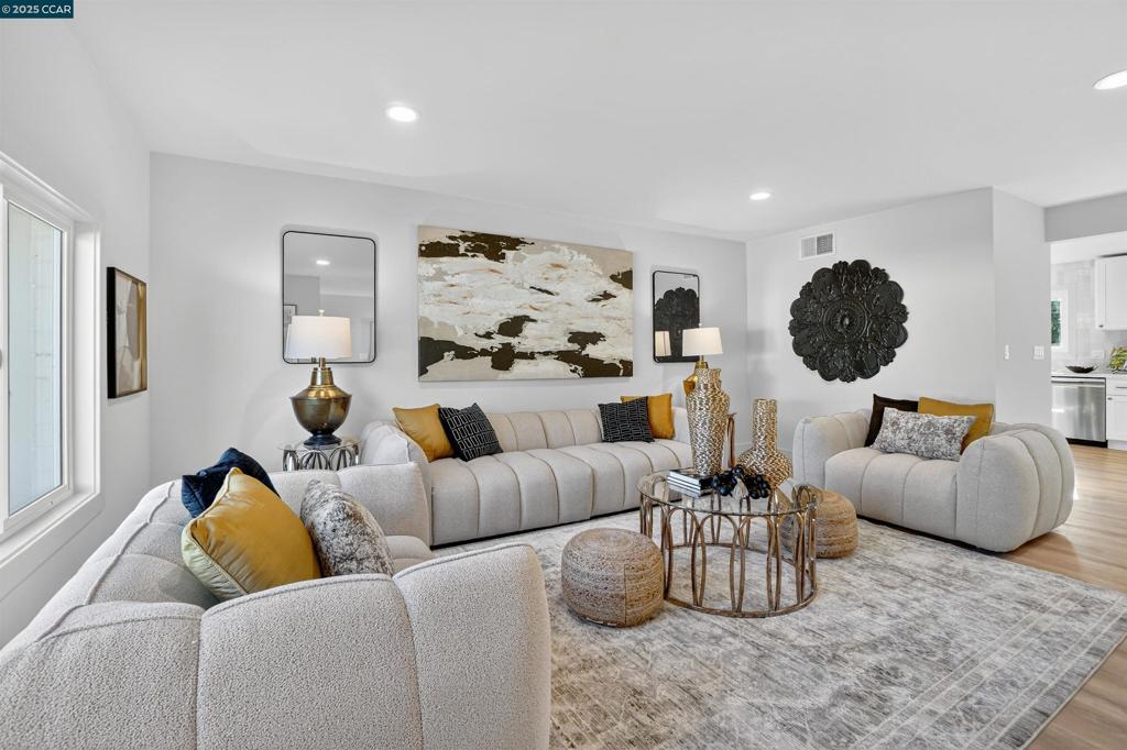 CARRIAGE SQUARE - Residential