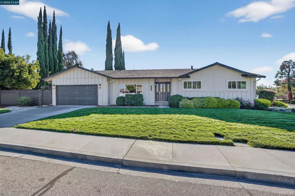 Photo of 2365 Shannon Ln Ln, Walnut Creek, CA 94598 (MLS # 41115185)