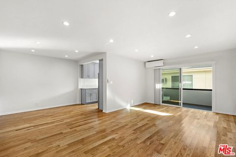 Photo of 1425 N Harper Avenue #3, West Hollywood, CA 90046 (MLS # 25622329)