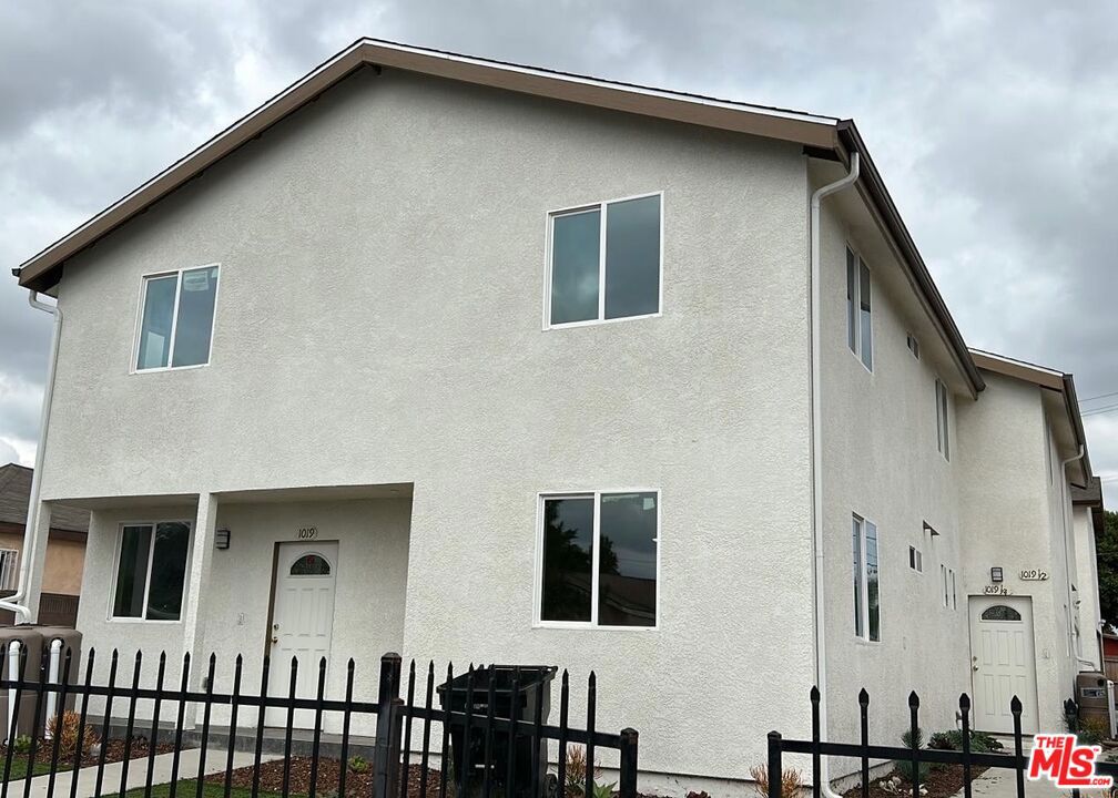 Coming Soon Master Lease Opportunity! Perfect for housing providers, co-living operators, or transitional housing programs. This spacious South LA property will soon be available and features a desirable unit mix: (2) 4-bed/3-bath, (1) 4-bed/4-bath, and (1) 3-bed/3-bath. This is a rare chance to secure a high-capacity rental in a high-demand area. Conveniently located near major transit corridors, community resources, and job centers. Be the first to secure this upcoming opportunity long-term lease preferred.